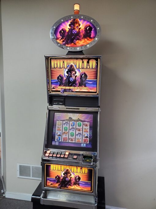 ARISTOCRAT BUFFALO EXTRA REEL POWER VIDEO SLOT MACHINE WITH LIGHTED TOPPER